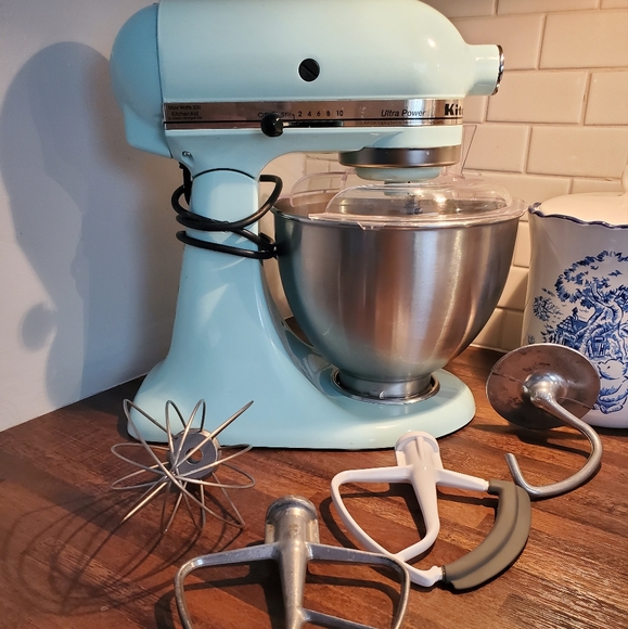 Kitchen Aid 4.5 Quarts Stand Mixer with Attachments - Picture 2 of 9